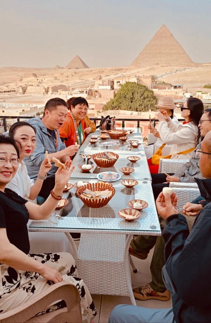 Golden Pyramids Inn Kafrat al Jabal Exterior photo