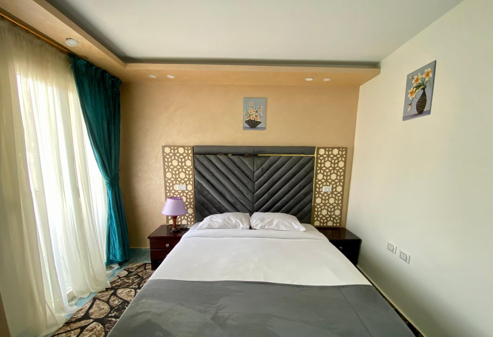 Golden Pyramids Inn Kafrat al Jabal Exterior photo