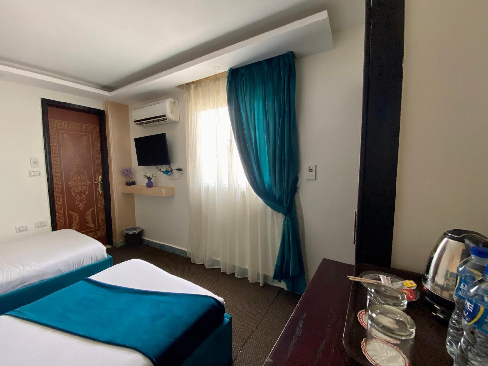 Golden Pyramids Inn Kafrat al Jabal Exterior photo