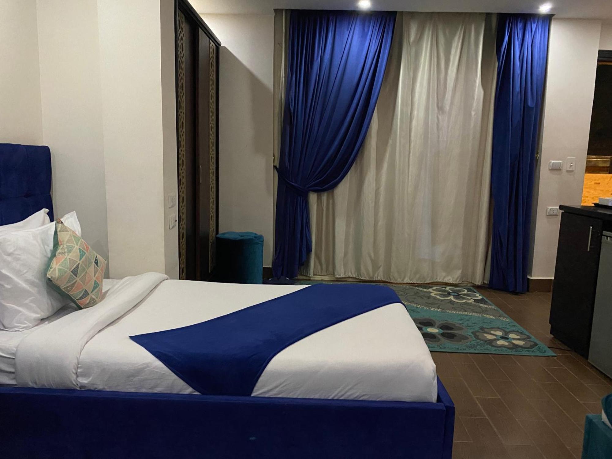 Golden Pyramids Inn Kafrat al Jabal Exterior photo
