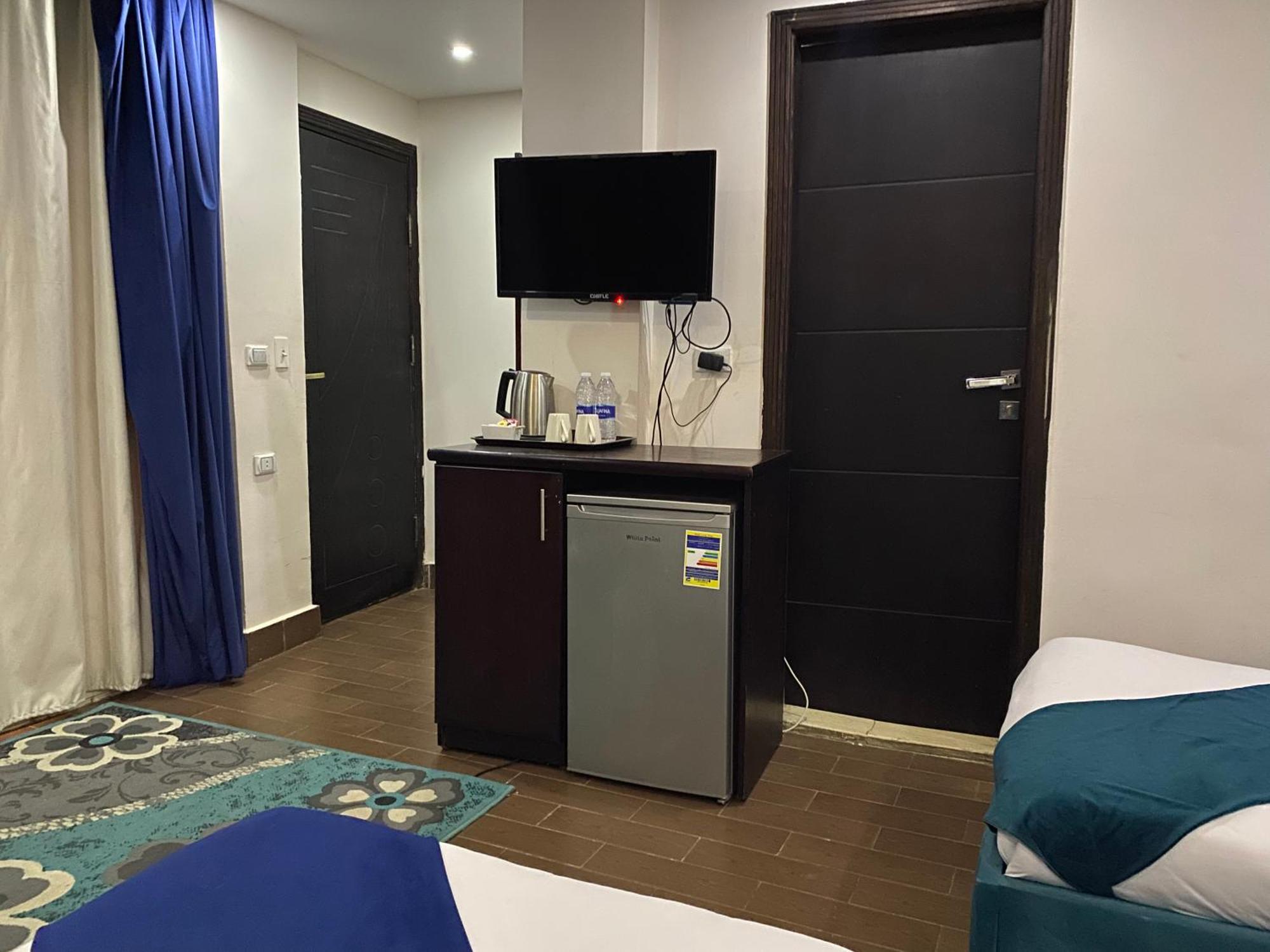 Golden Pyramids Inn Kafrat al Jabal Exterior photo