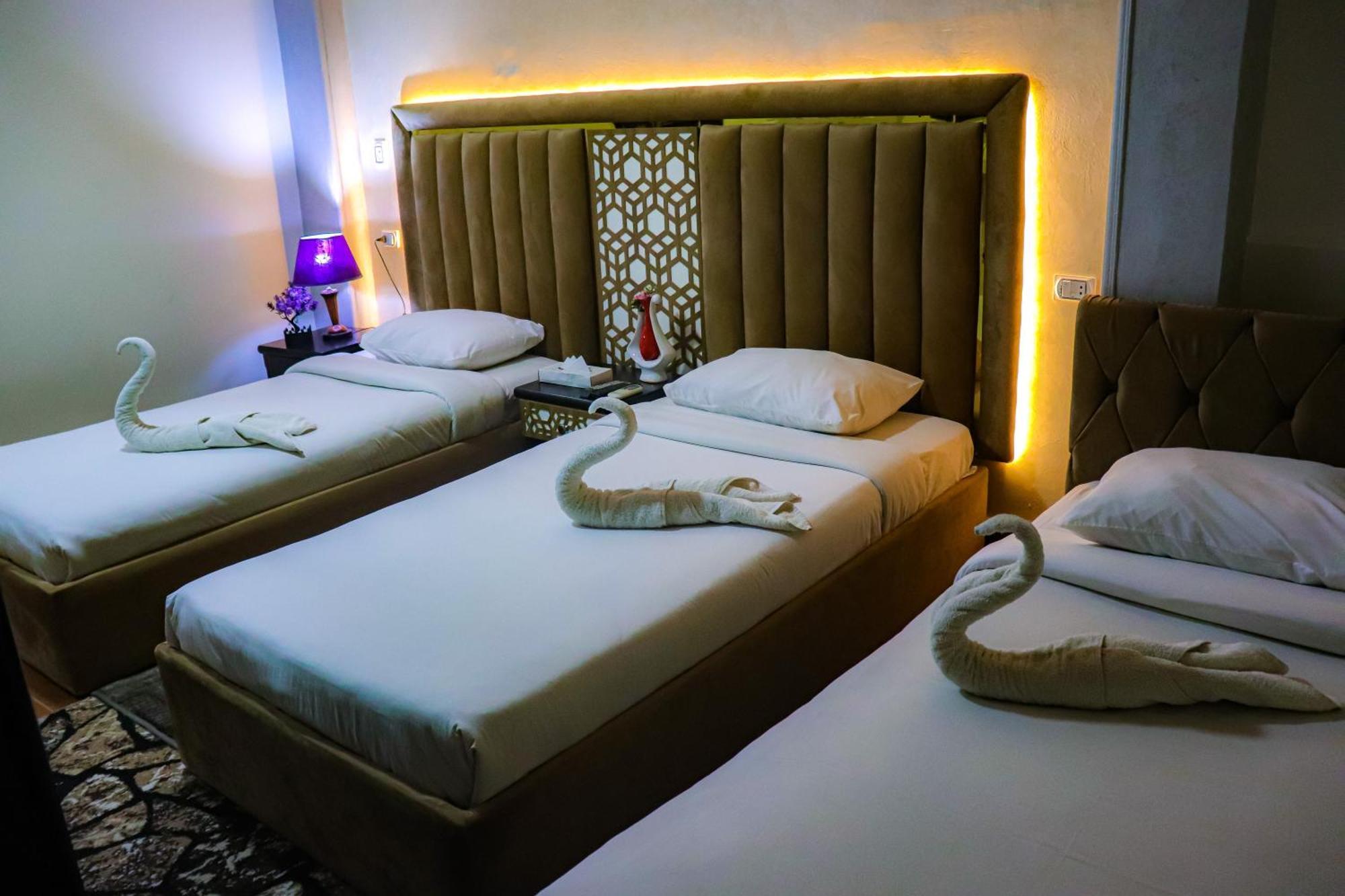 Golden Pyramids Inn Kafrat al Jabal Exterior photo