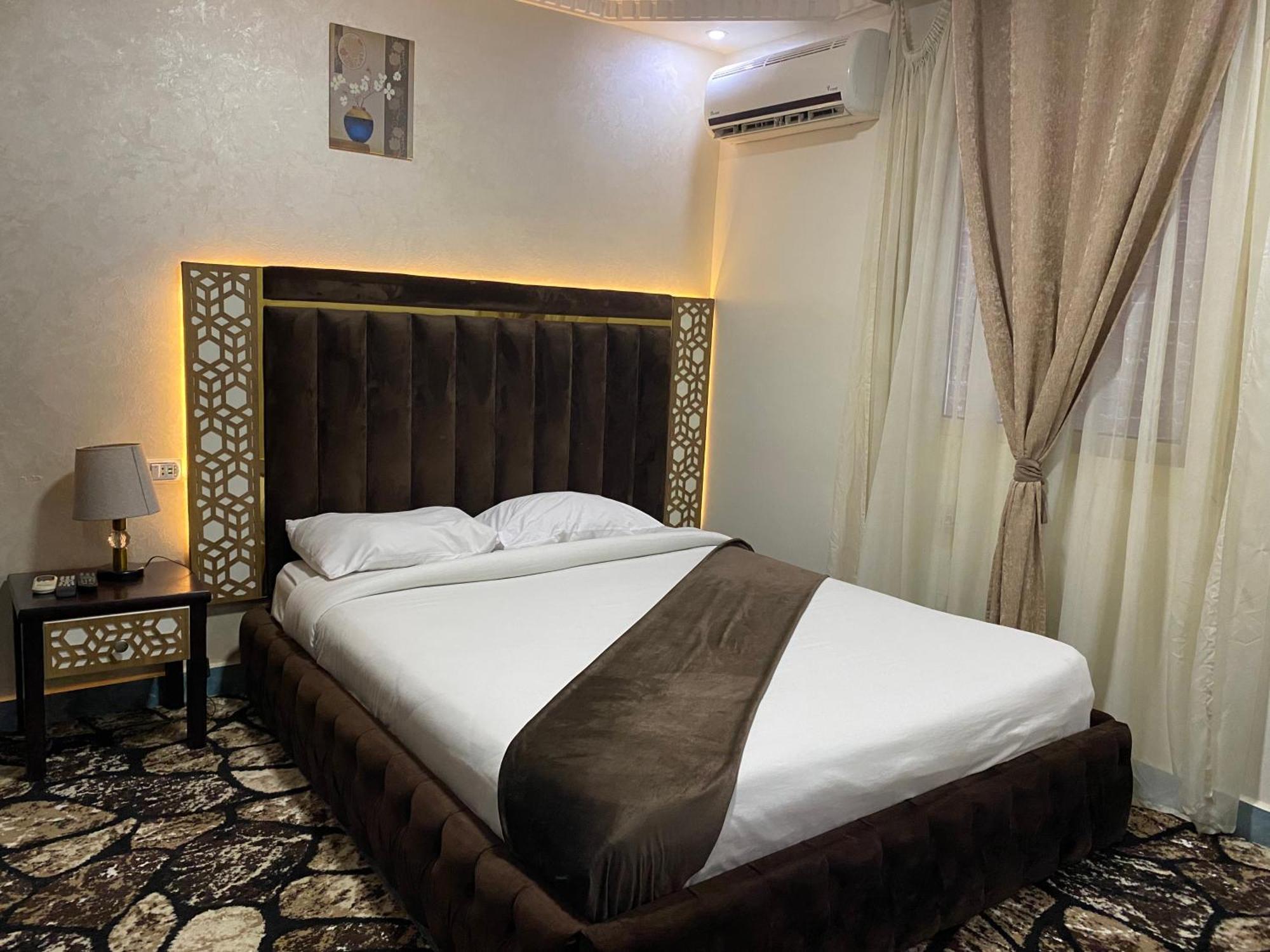 Golden Pyramids Inn Kafrat al Jabal Exterior photo
