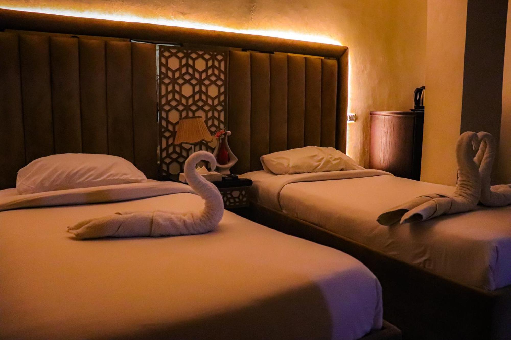 Golden Pyramids Inn Kafrat al Jabal Exterior photo