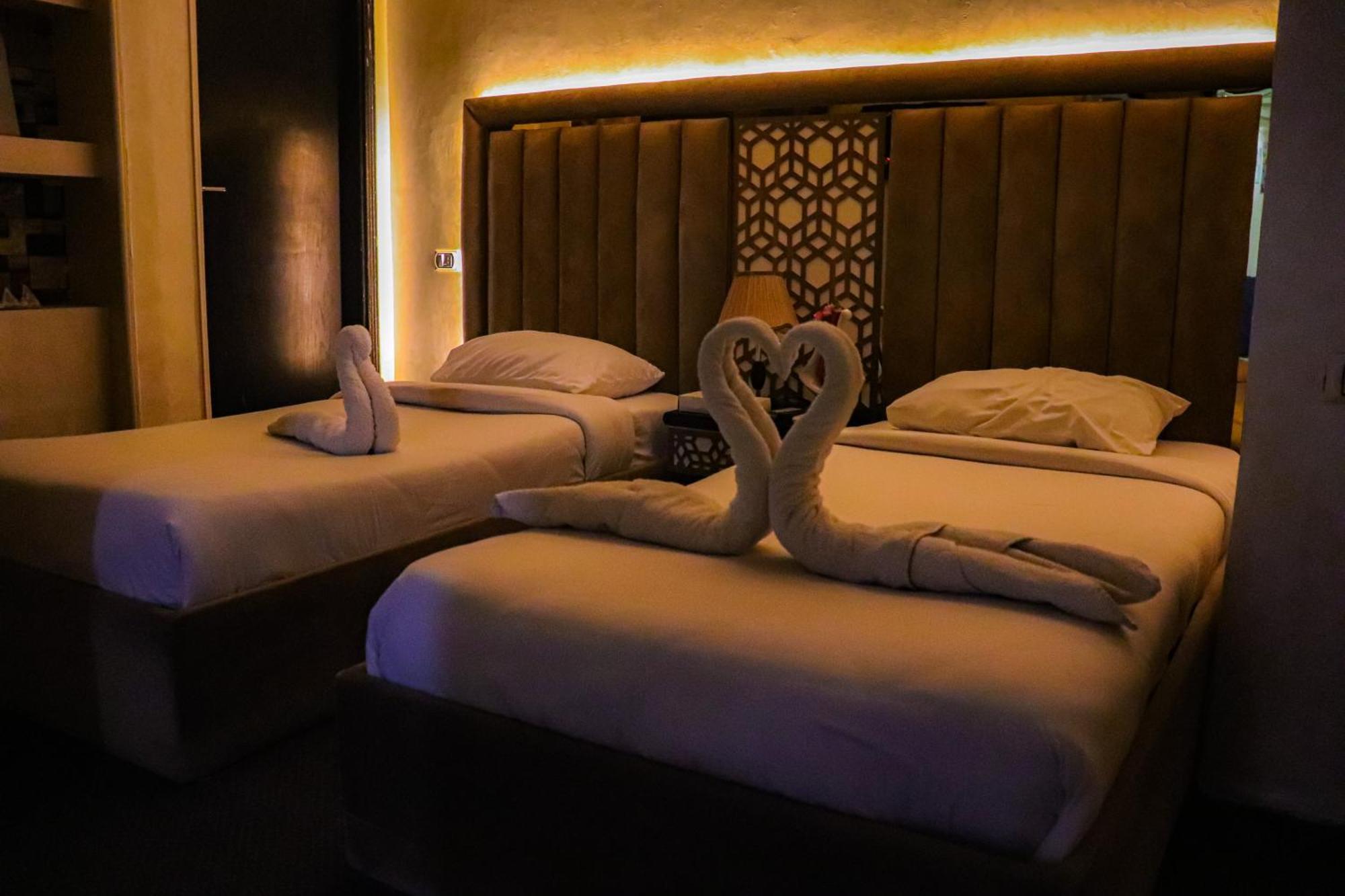 Golden Pyramids Inn Kafrat al Jabal Exterior photo