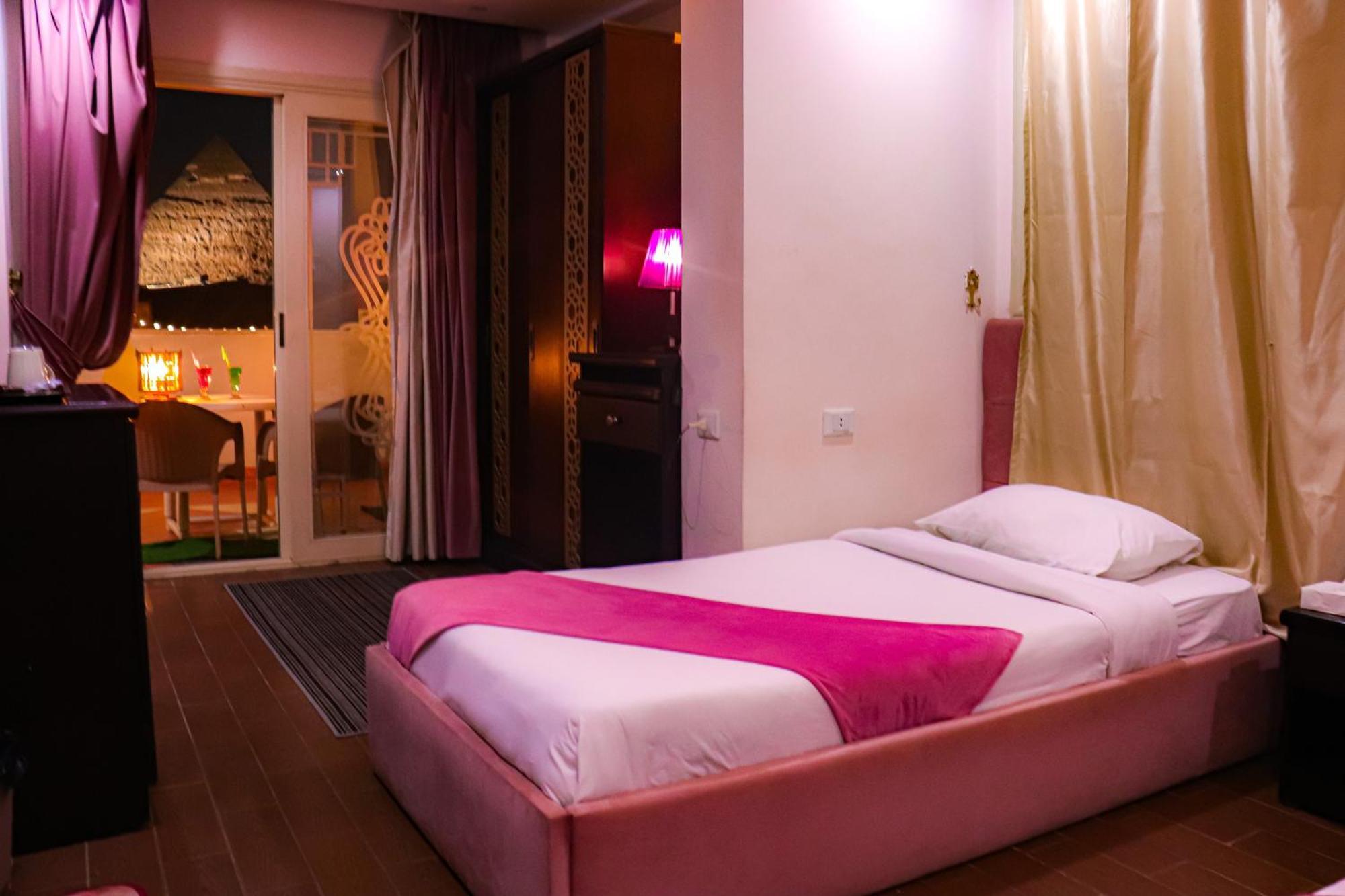 Golden Pyramids Inn Kafrat al Jabal Exterior photo