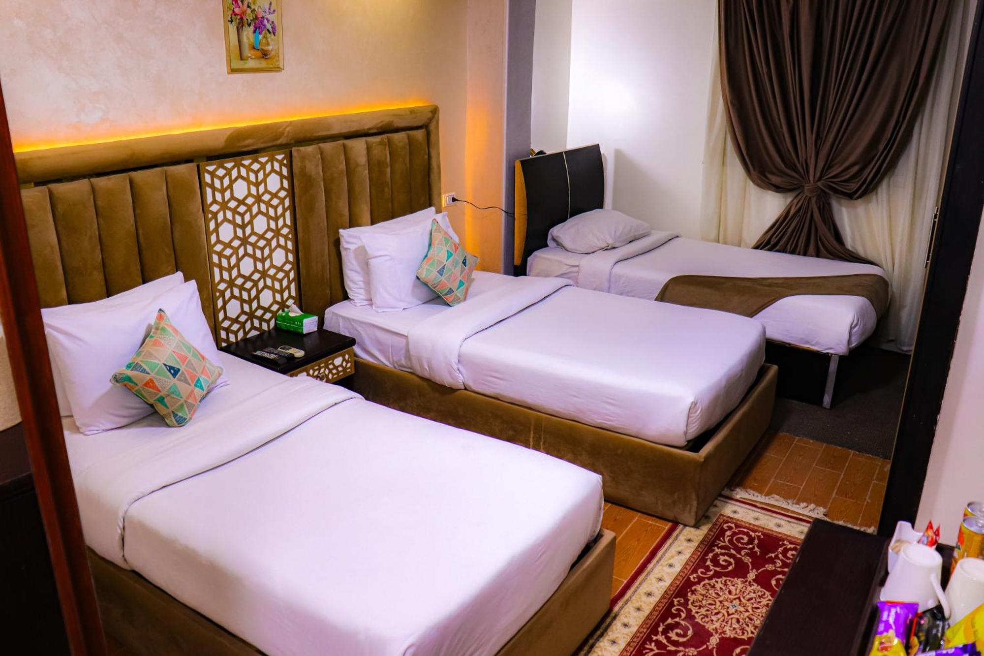 Golden Pyramids Inn Kafrat al Jabal Exterior photo