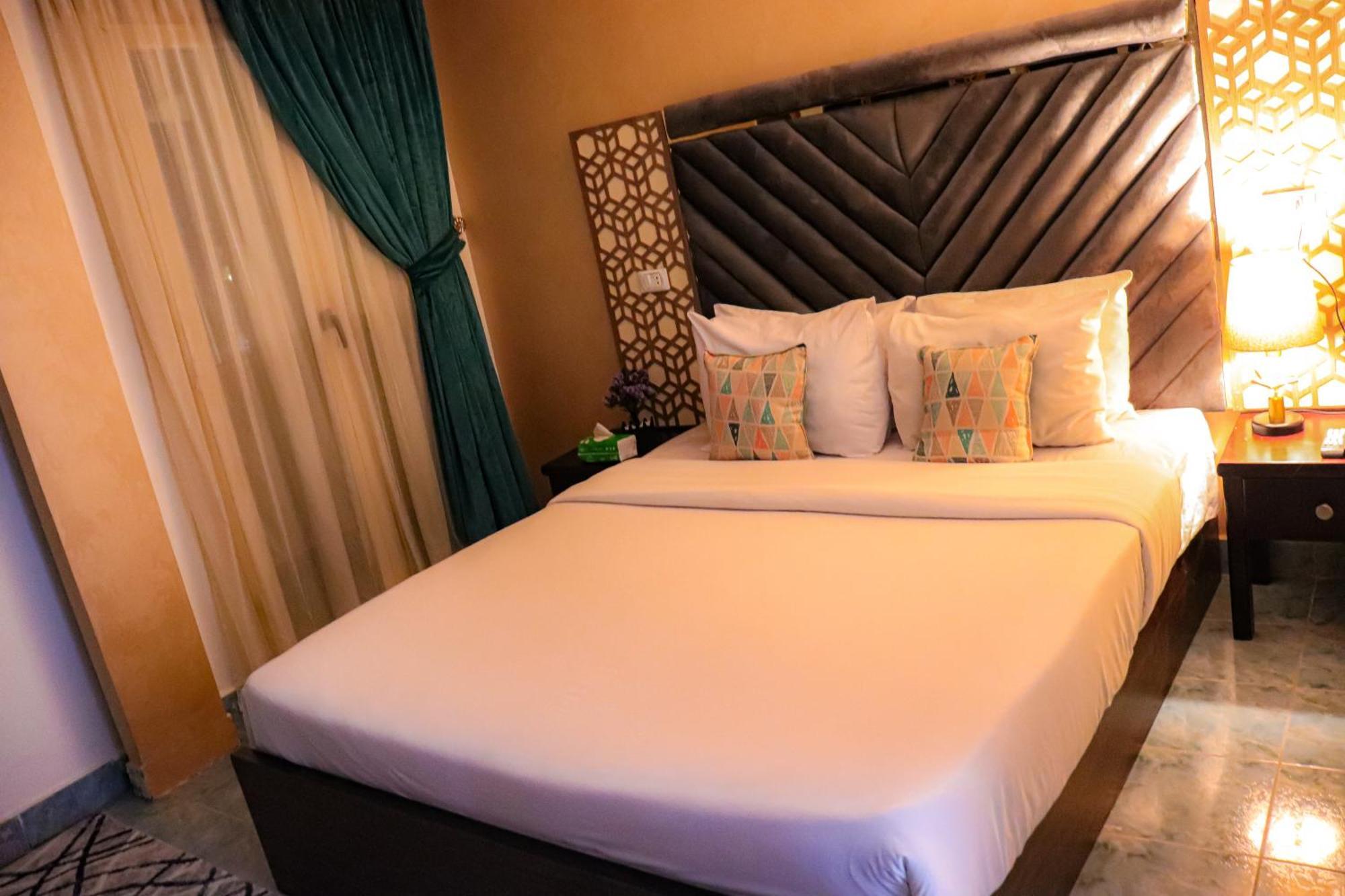 Golden Pyramids Inn Kafrat al Jabal Exterior photo