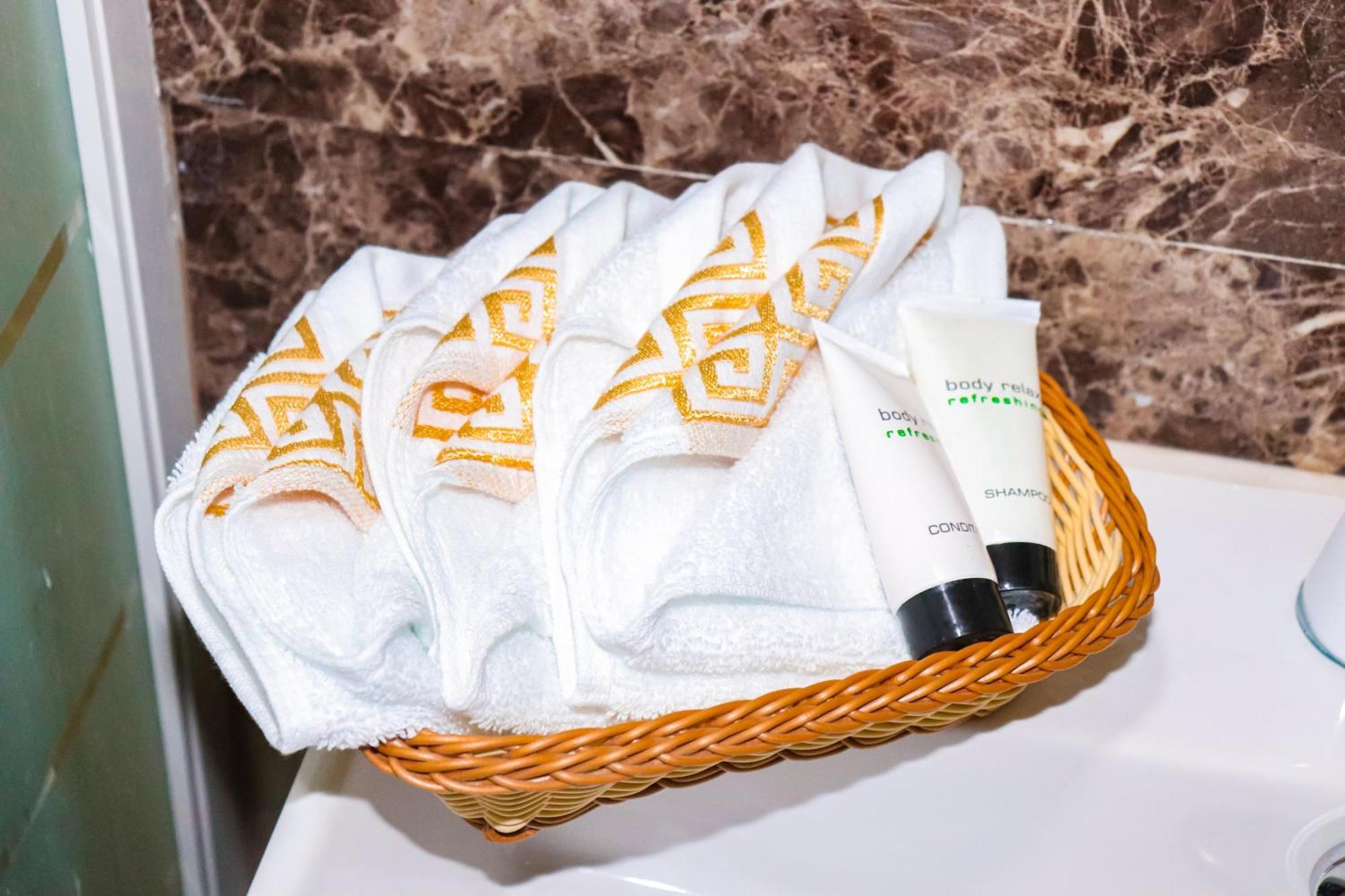 Golden Pyramids Inn Kafrat al Jabal Exterior photo