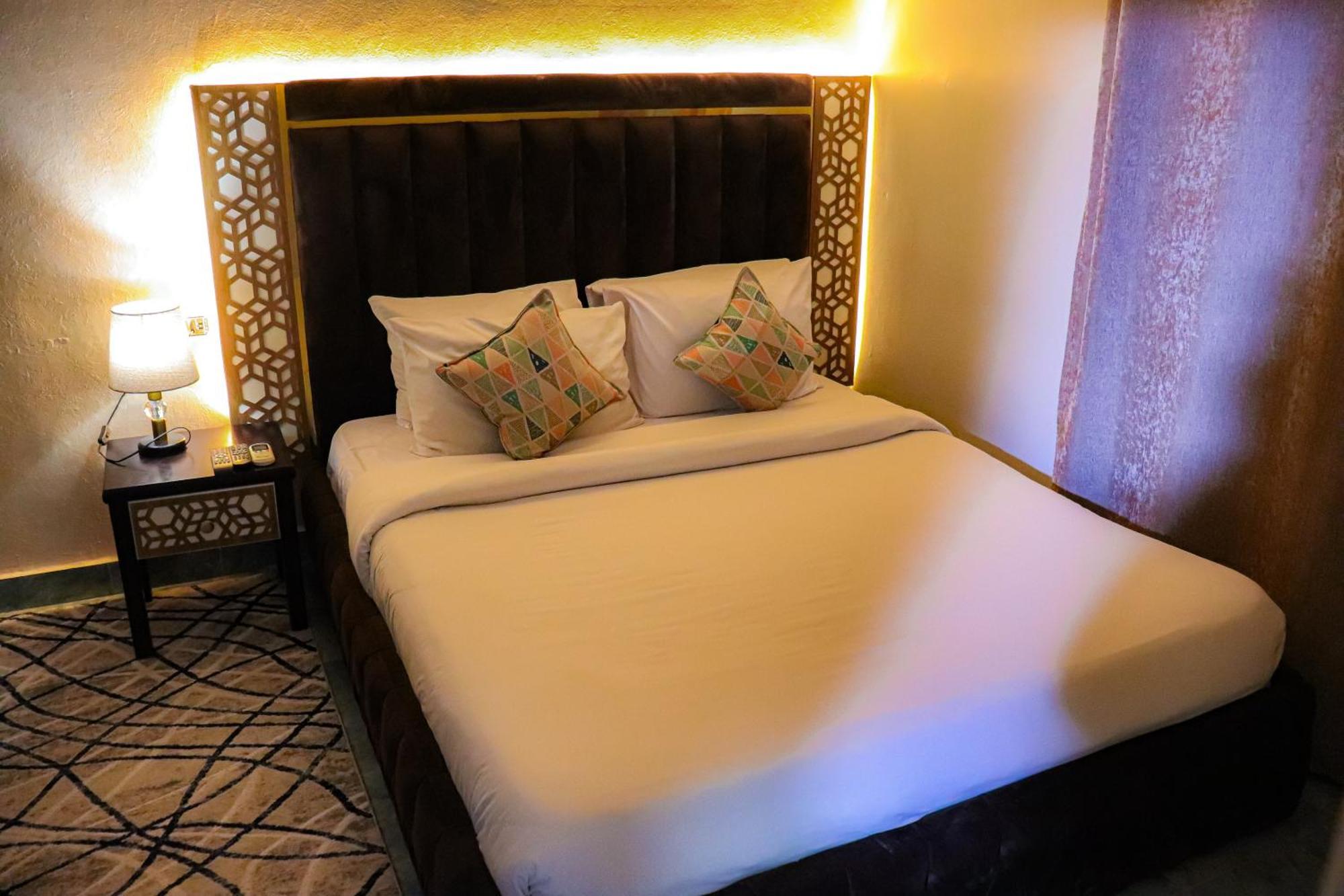 Golden Pyramids Inn Kafrat al Jabal Exterior photo