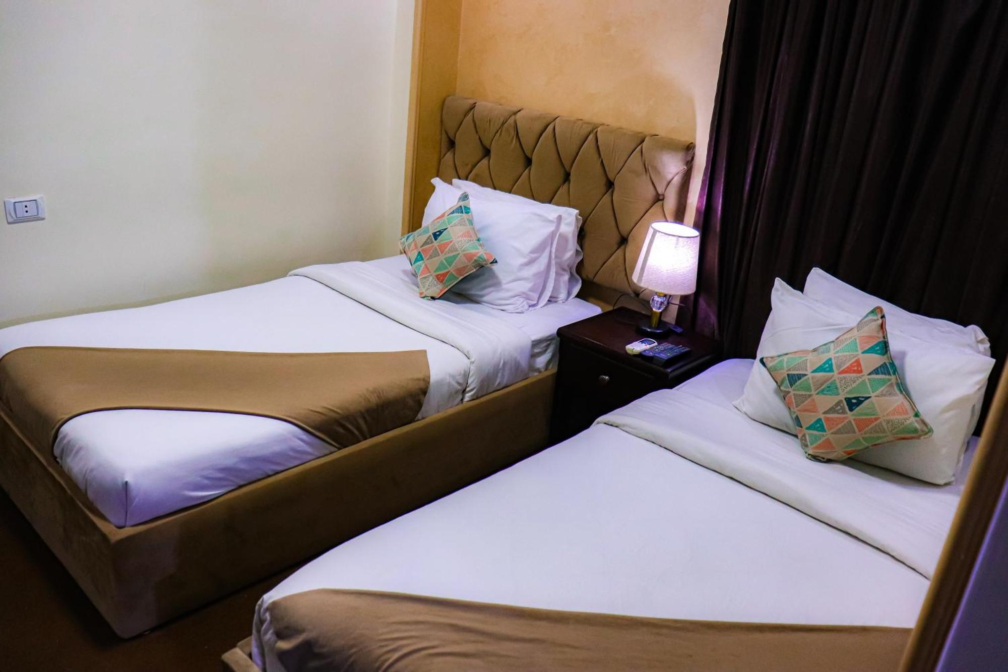 Golden Pyramids Inn Kafrat al Jabal Exterior photo