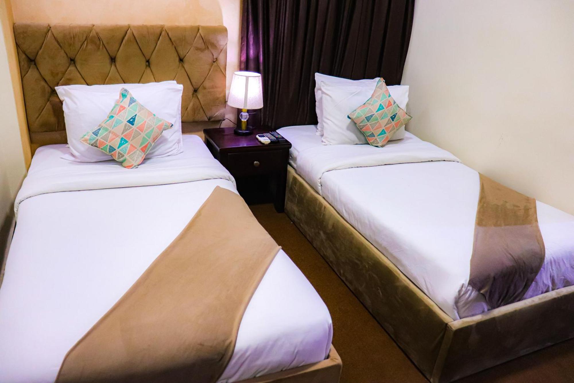 Golden Pyramids Inn Kafrat al Jabal Exterior photo