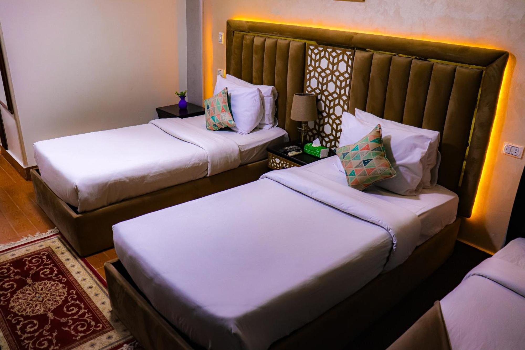 Golden Pyramids Inn Kafrat al Jabal Exterior photo