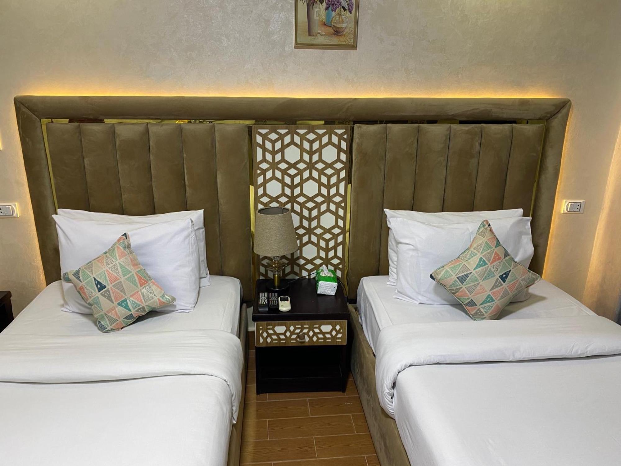 Golden Pyramids Inn Kafrat al Jabal Exterior photo