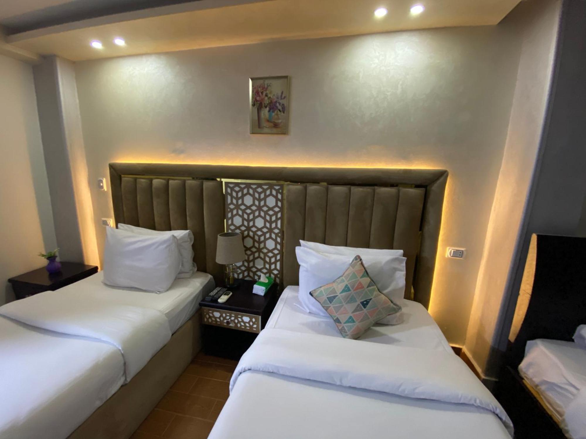 Golden Pyramids Inn Kafrat al Jabal Exterior photo