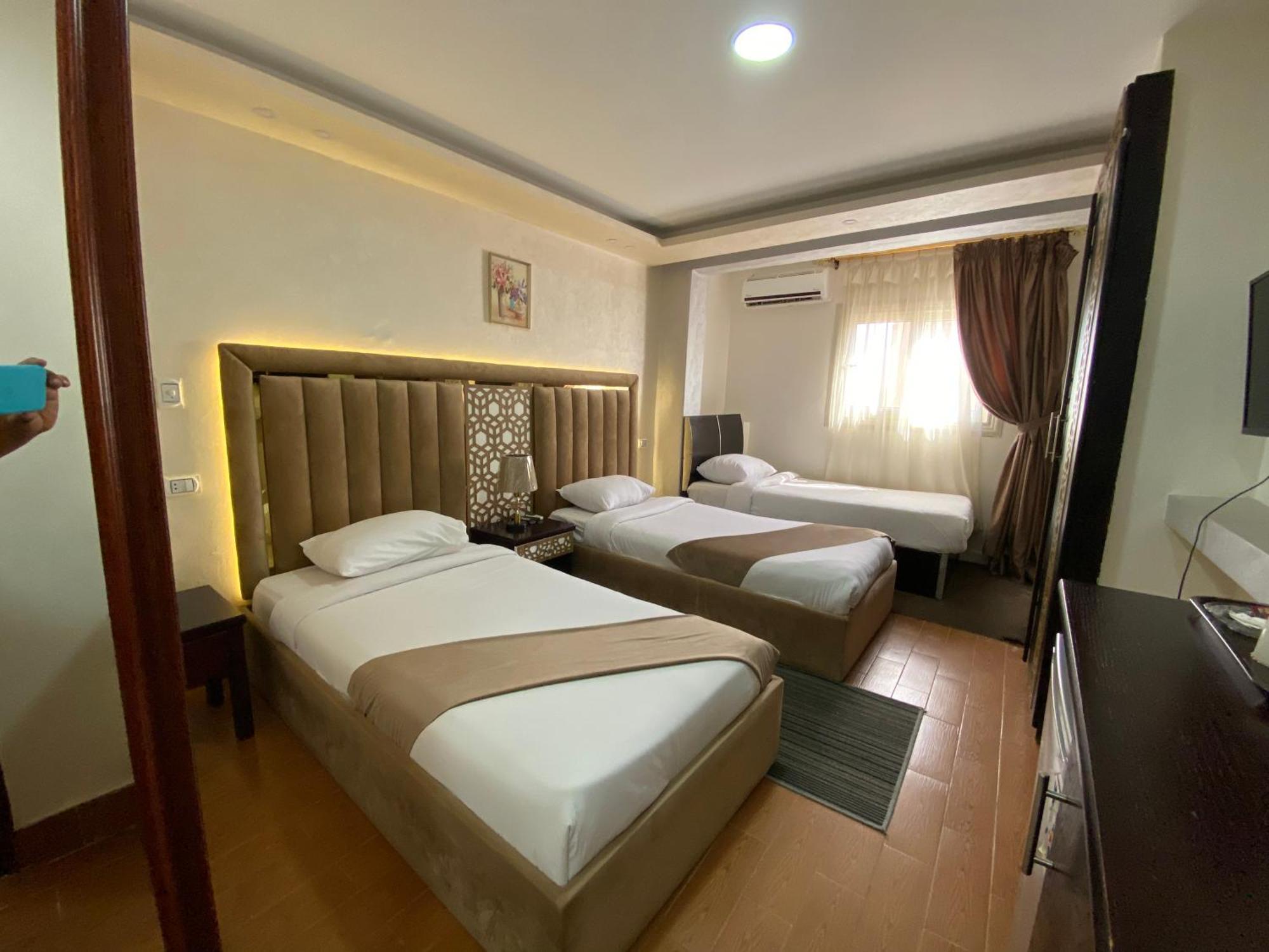 Golden Pyramids Inn Kafrat al Jabal Exterior photo