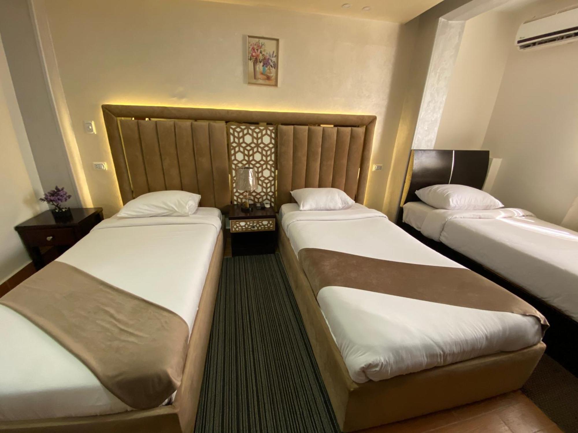 Golden Pyramids Inn Kafrat al Jabal Exterior photo
